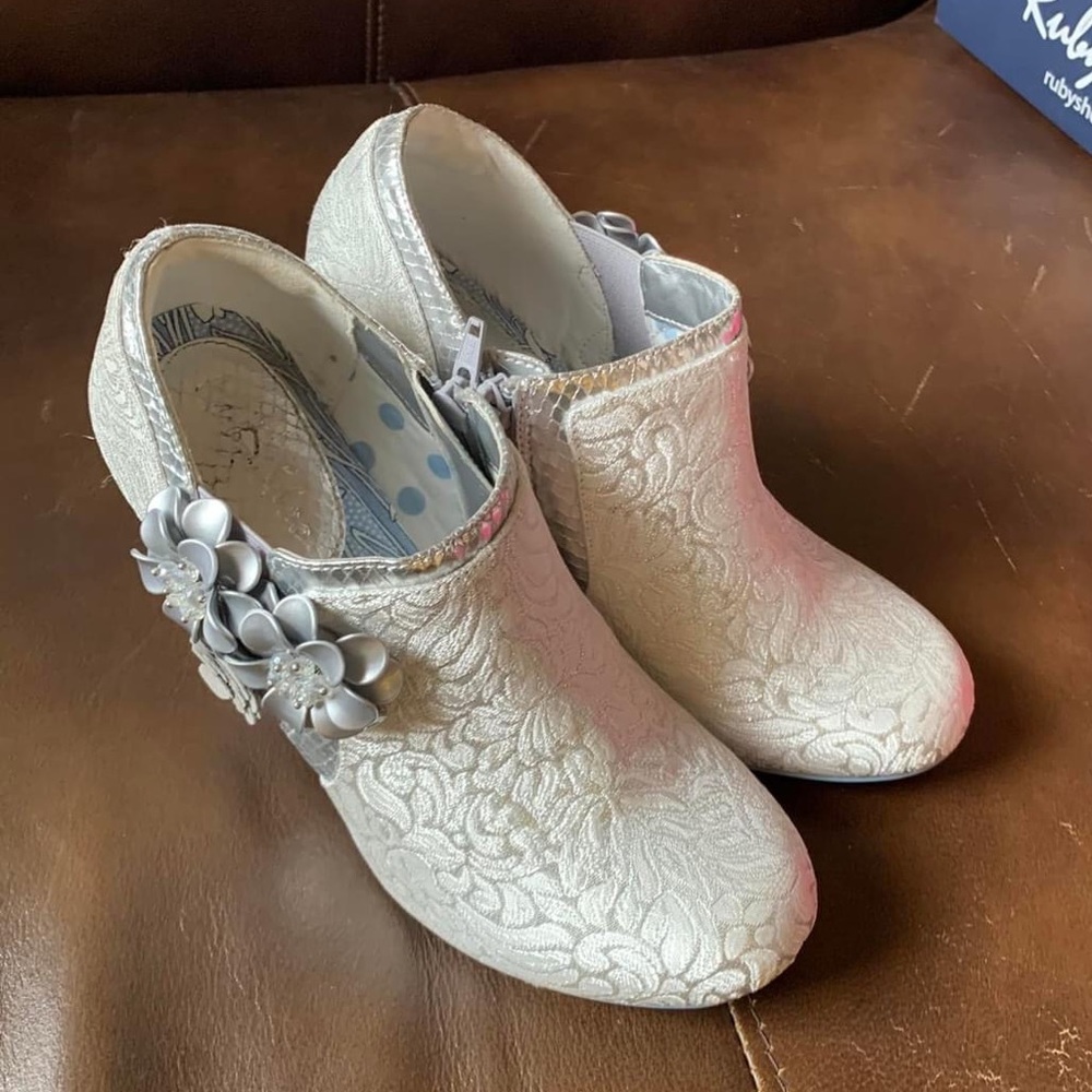 RUBY SHOO Electra White/Silver Brocade.  Worn once size 8